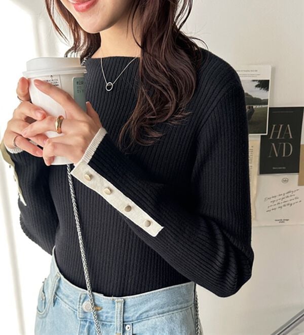 GeeRA（ジーラ）の「袖口ボタン配色ボートネックリブニット（ニット・セーター）」｜詳細画像