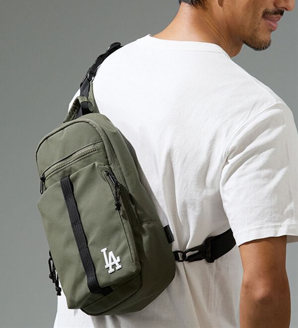 「＜ＭＬＢ＞タフネスボディバッグ（メンズショルダーバッグ）」｜ドジャース・カーキ