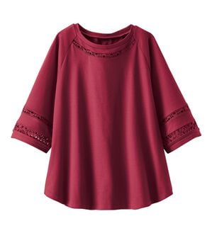 BELLUNA（ベルーナ）の「衿＆袖ハシゴレース使いプルオーバー（カットソー）」｜ディープレッド