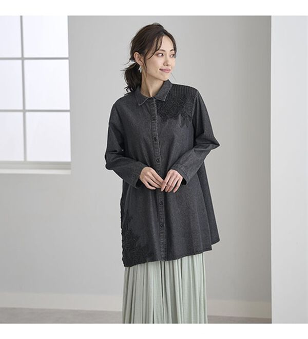 BELLUNA（ベルーナ）の「花柄レース切替デニム素材ブラウス（チュニック）」｜詳細画像