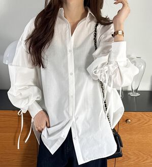 GeeRA（ジーラ）の「バックギャザー＆リボンデザインシャツ（シャツ）」｜オフホワイト