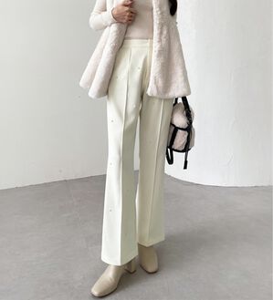 GeeRA（ジーラ）の「【YOUING.】パールデザインフレアーパンツ（フルレングスパンツ）」｜エクリュ