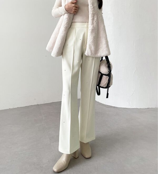 GeeRA（ジーラ）の「【YOUING.】パールデザインフレアーパンツ（フルレングスパンツ）」｜エクリュ