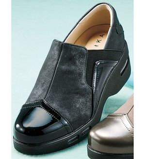 BELLUNA（ベルーナ）の「４Ｅダブルエア異素材切替シューズ（スリッポン）」｜ブラック