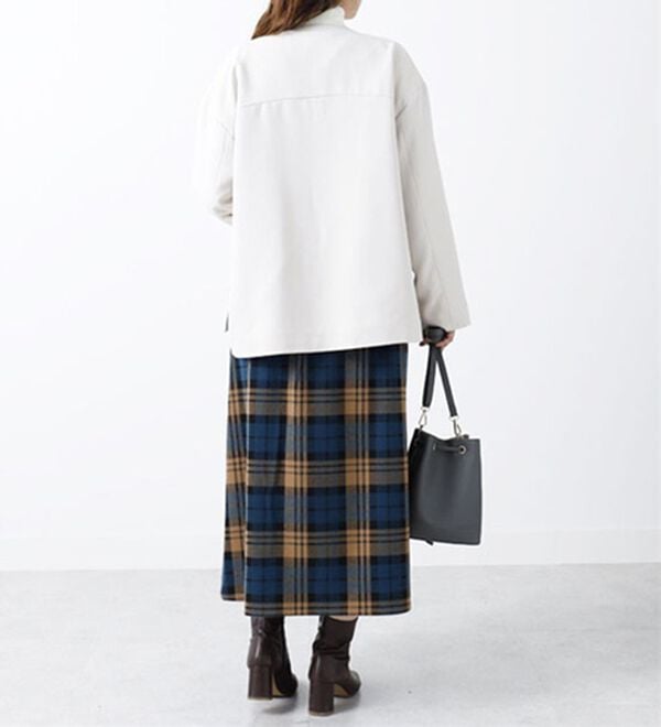 BELLUNA（ベルーナ）の「ポケット使いショートブルゾンジャケット（ハーフコート）」｜詳細画像