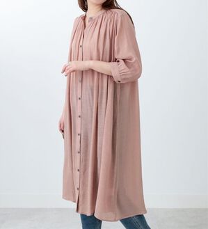 BELLUNA（ベルーナ）の「スラブ素材ギャザーデザインワンピース（チュニック）」｜コーラル