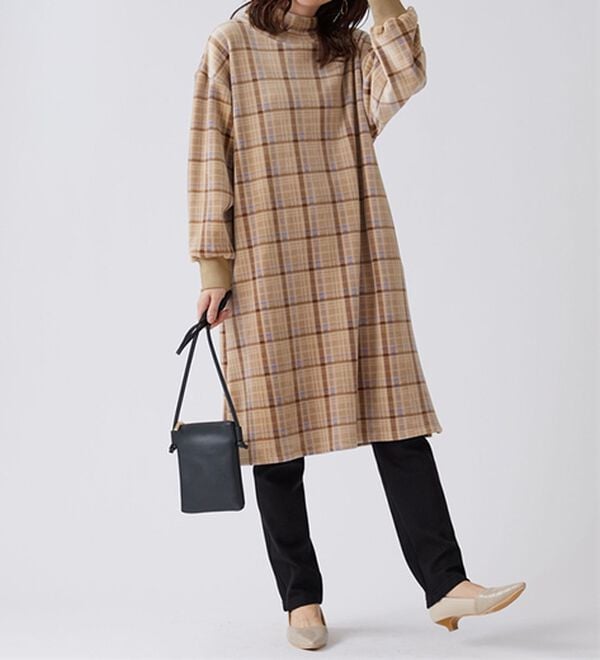 BELLUNA（ベルーナ）の「ふんわりなめらか裏ベロアワンピース（カットソーワンピース）」｜詳細画像