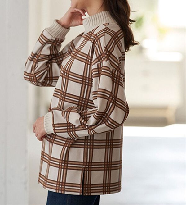 BELLUNA（ベルーナ）の「まるで着る毛布！静電防止付裏ファーニットリブトレーナー（トレーナー・スウェット）」｜詳細画像