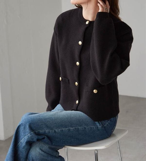 RANAN（ラナン）の「【4つの機能付き】洗える！ゴールド調ボタンニットカーディガン（ニットカーディガン）」｜詳細画像