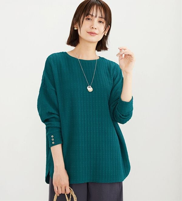 BELLUNA（ベルーナ）の「ジャカード素材袖ボタン使いゆったりプルオーバー（カットソー）」｜詳細画像