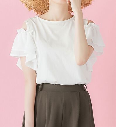 alotta（アロッタ）の「【接触冷感】肩開き２ＷＡＹフリルデザイントップス（カットソー）」