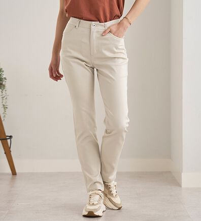 BELLUNA（ベルーナ）の「サラリ速乾！綿サテンストレッチカラーパンツ（フルレングスパンツ）」