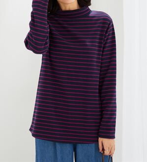 BELLUNA（ベルーナ）の「ふわふわ裏ファーハイネックプルオーバー（カットソー）」｜ネイビー&times;ラズベリー
