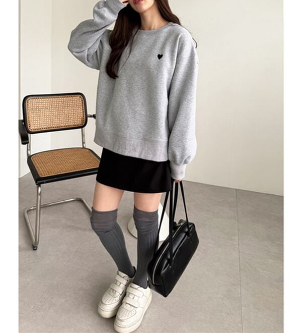 GeeRA（ジーラ）の「ロゴ＆ハート刺しゅう裏起毛スウェット（トレーナー・スウェット）」｜詳細画像