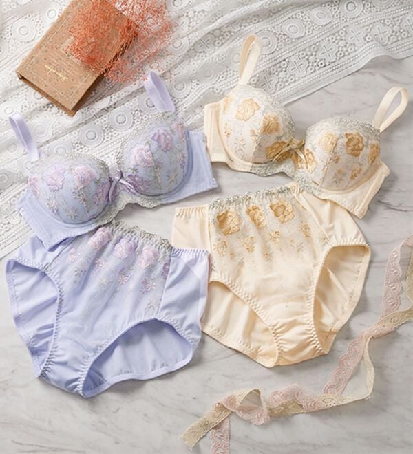LAVIENNE（ラヴィエンヌ）の「大人の脇高ブラ＆ショーツ（ブラジャー）」｜詳細画像