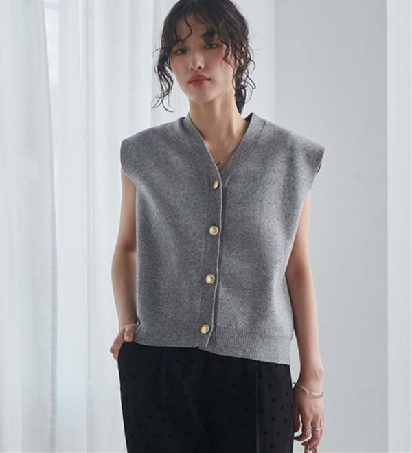 RANAN（ラナン）の「【ムースタッチ】洗える！ゴールド調ボタンニットベスト（ベスト）」｜詳細画像