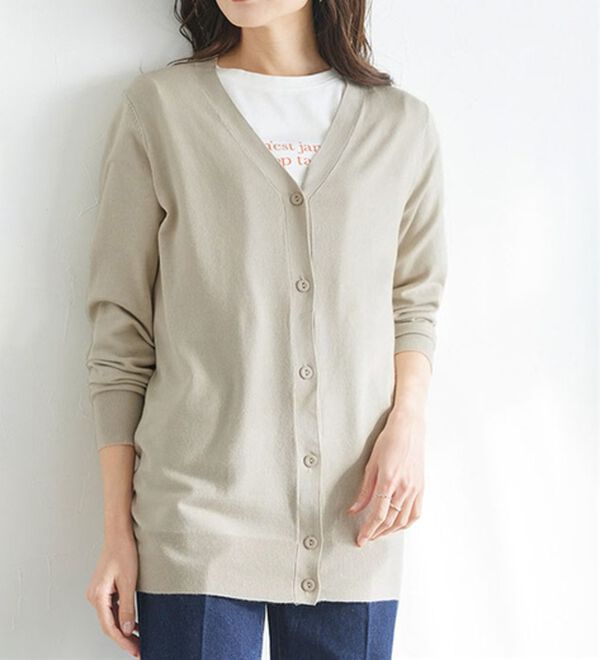 Pierrot（ピエロ）の「【洗濯機で洗える】丈・ネックが選べるシルクタッチニットカーディガン（ニットカーディガン）」｜詳細画像