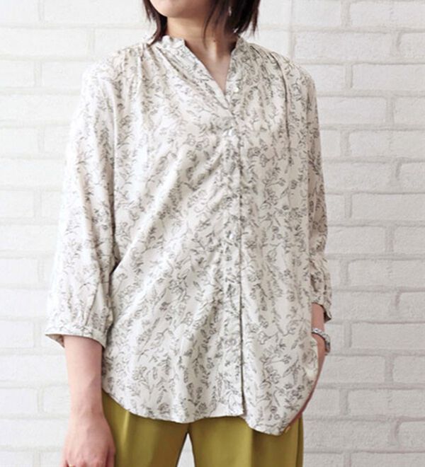 BELLUNA（ベルーナ）の「レーヨン素材ギャザー使いブラウス（ブラウス）」｜詳細画像