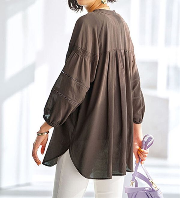 BELLUNA（ベルーナ）の「レーヨン混ビンテージ素材シャツチュニック（チュニック）」｜チャコール