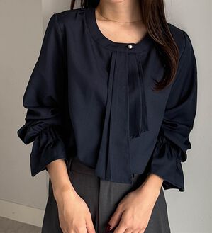 RANAN（ラナン）の「パール付きボウタイブラウス（ブラウス）」｜ネイビー