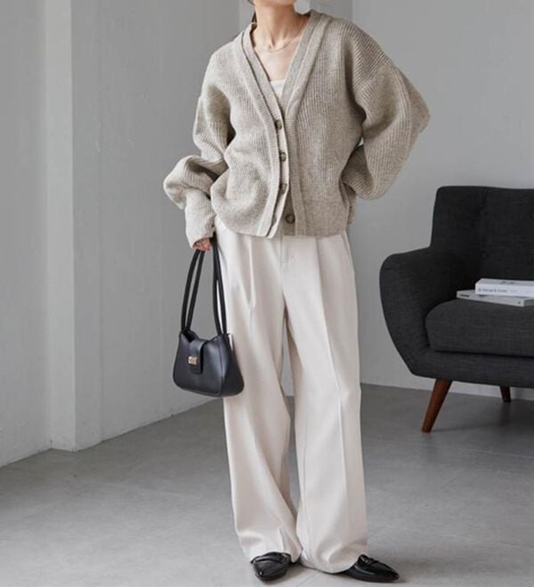 RANAN（ラナン）の「フロントレイヤードＶカーディガン（ニットカーディガン）」｜詳細画像