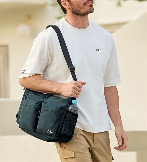 「＜フィラ＞ボトルポケット付ショルダー（メンズショルダーバッグ）」｜グレー