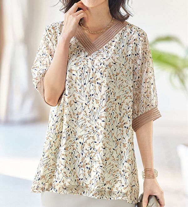 BELLUNA（ベルーナ）の「カットジャカード素材衿レースプリントブラウス（ブラウス）」｜詳細画像