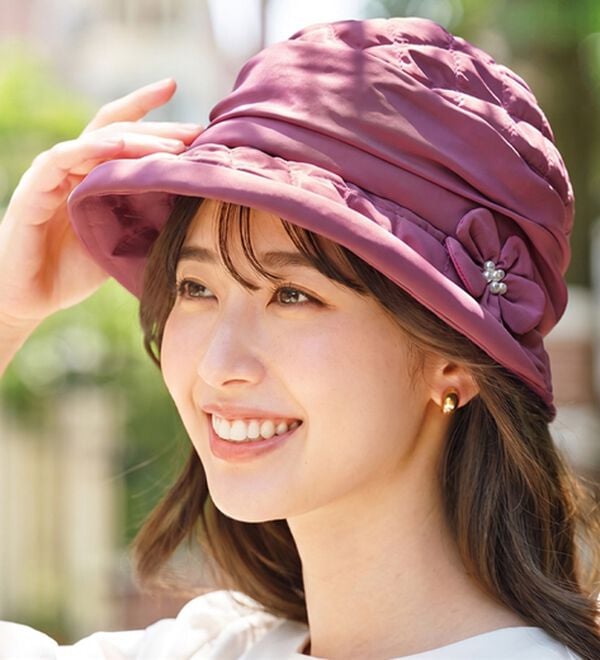 BELLUNA（ベルーナ）の「コサージュ付はっ水キルティングクロッシェ（帽子）」｜詳細画像