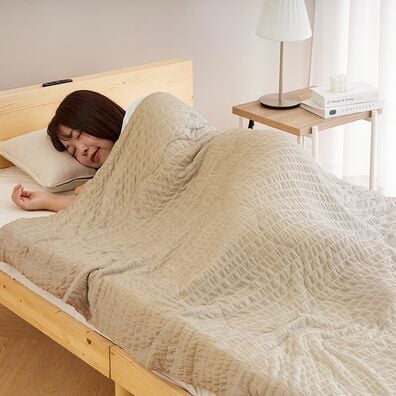 iellio（イエリオ）の「くしゅくしゅとろけるふんわりケット＜わた入り・とろとろ・洗える・クール・ひんやりケット・接触冷感・肌掛け布団＞（肌掛布団・タオルケット）」
