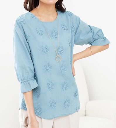 BELLUNA（ベルーナ）の「【店舗・ネット限定】モチーフレース使い袖ギャザーブラウス（ブラウス）」