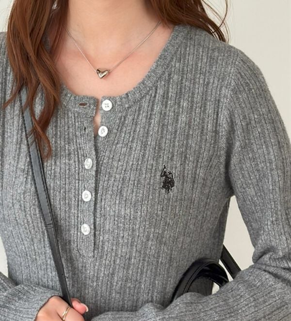 GeeRA（ジーラ）の「【U.S. POLO ASSN.】ヘンリーネックリブニットワンピース（ニットワンピース）」｜詳細画像