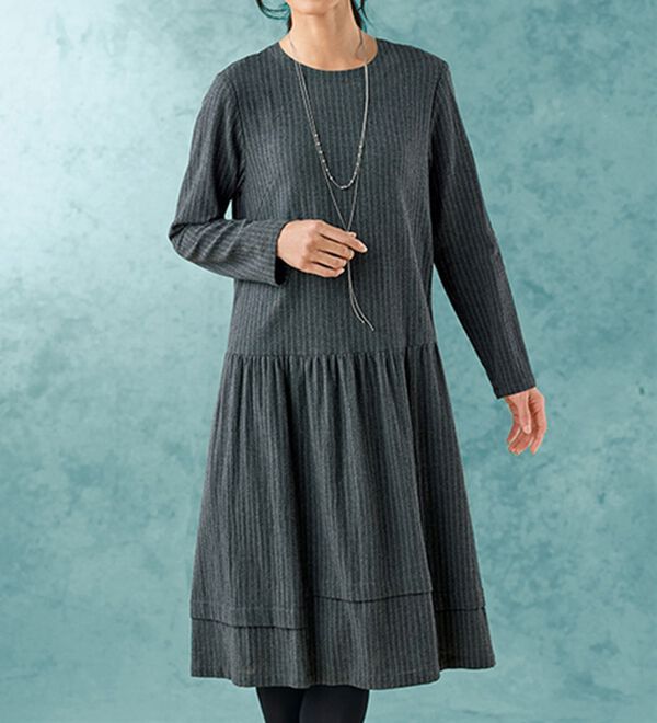 BELLUNA（ベルーナ）の「綿ガーゼ素材ストライプ使いワンピース（その他ワンピース）」｜杢チャコール