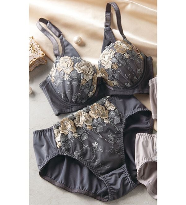 LAVIENNE（ラヴィエンヌ）の「背中美ブラ＆ショーツ（ブラジャー）」｜詳細画像