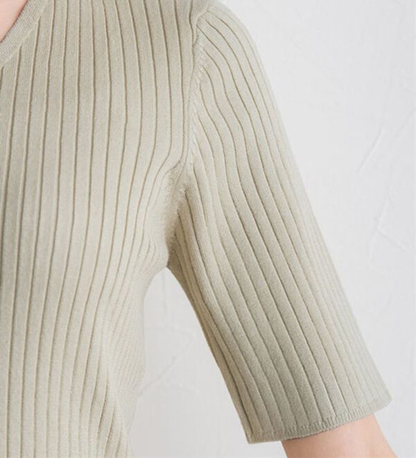 Pierrot（ピエロ）の「【洗濯機で洗える】ネックが選べるシルクタッチ半袖リブニット（ニット・セーター）」｜詳細画像