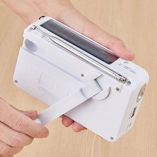 「機能充実！マルチコンパクトラジオ（テレビ・オーディオ・カメラ機器）」｜詳細画像