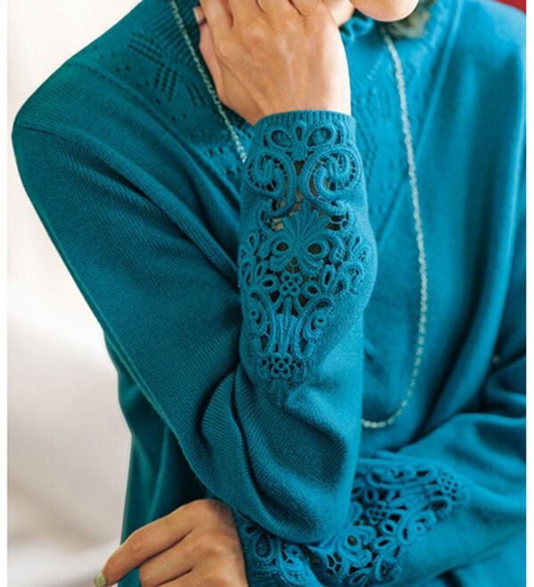 BELLUNA（ベルーナ）の「＜ＭＡＩＳＯＮ　Ｄ　ＡＺＵＲ＞ウール入り袖レースプルオーバー（ニット・セーター）」｜ターコイズ