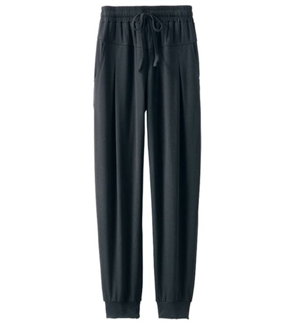 BELLUNA（ベルーナ）の「１本多役！リラックスジョガーパンツ（フルレングスパンツ）」｜黒