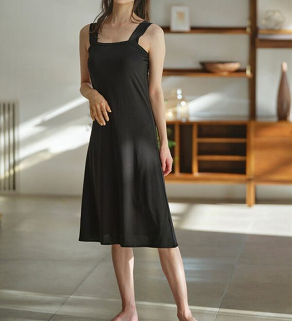 YU'NOW（ユナウ）の「ヒンヤリ冷感！【制菌】ブラ紐隠しのインナーワンピース（スリップ・ペチコート）」｜詳細画像