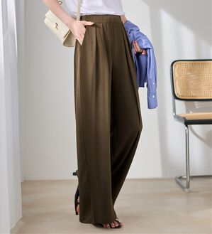 Viola e Viola（ヴィオラ エ ヴィオラ）の「さらさらＥＡＳＹ－３キロ魅せ！とろみタックワイドパンツ（ワイドパンツ・ガウチョ）」｜ブラウン