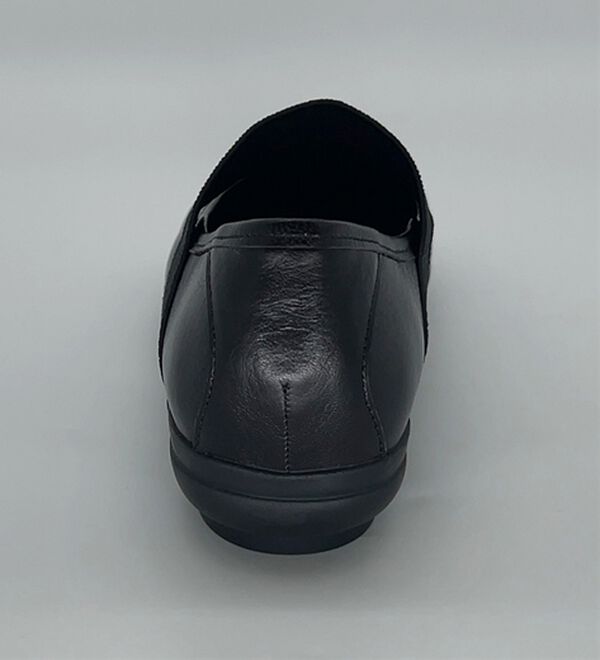 BELLUNA（ベルーナ）の「山羊革甲ゴムベルトシューズ（フラットシューズ）」｜詳細画像