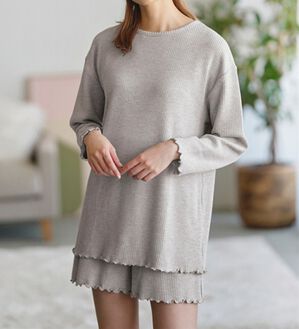 YU'NOW（ユナウ）の「【上下２点セット】コットンブレンド　ワッフルプルオーバー＆ハラマキ付ショートパンツセット（パジャマ・ルームウェア）」｜杢グレー