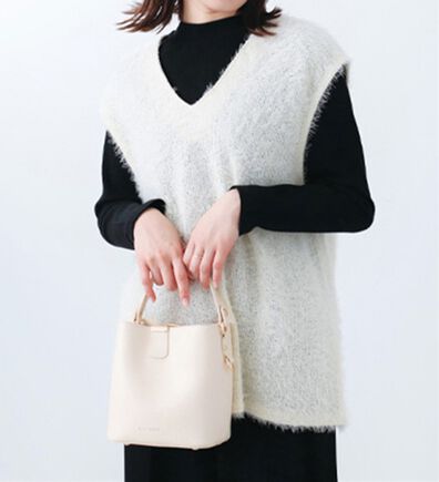 BELLUNA（ベルーナ）の「シャギー素材ベストアンサンブル（アンサンブル）」