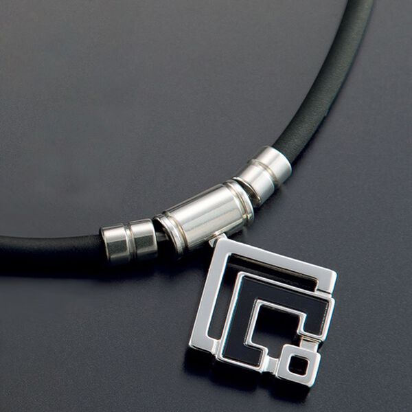 「＜コラントッテ＞ＴＡＯ（タオ）ネックレスα「ＡＲＡＮ」（その他美容・健康機器）」｜シルバー色