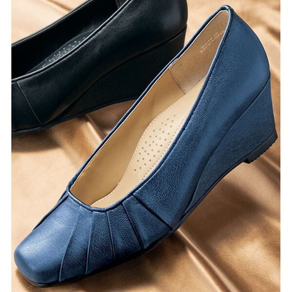 BELLUNA（ベルーナ）の「４Ｅ山羊革サイドプリーツパンプス（パンプス）」｜ネイビー