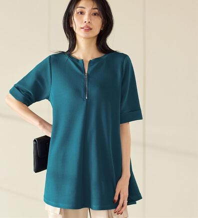 Viola e Viola（ヴィオラ エ ヴィオラ）の「ひんやり＆シワになりにくい　エンボス素材Ａラインチュニック（チュニック）」