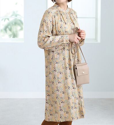 BELLUNA（ベルーナ）の「フラワープリントワンピース（プリントワンピース）」