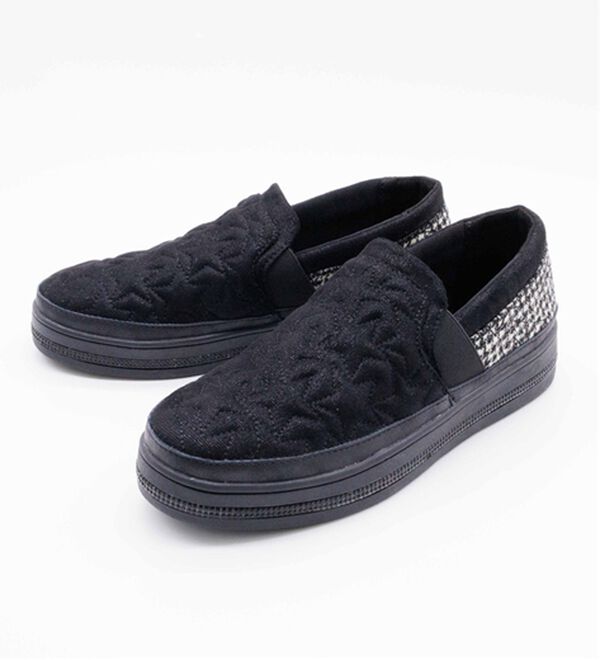 BELLUNA（ベルーナ）の「星柄刺しゅうスニーカー（スリッポン）」｜詳細画像