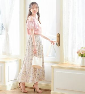 alotta（アロッタ）の「【接触冷感】肩開き２ＷＡＹフリルデザイントップス（カットソー）」｜ピンク