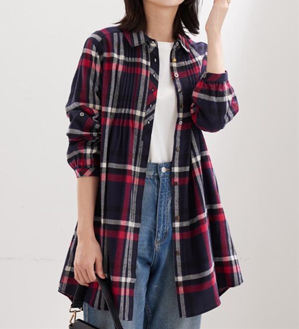 BELLUNA（ベルーナ）の「多ボタン使いチェック柄シャツチュニック（チュニック）」｜ネイビー&times;赤
