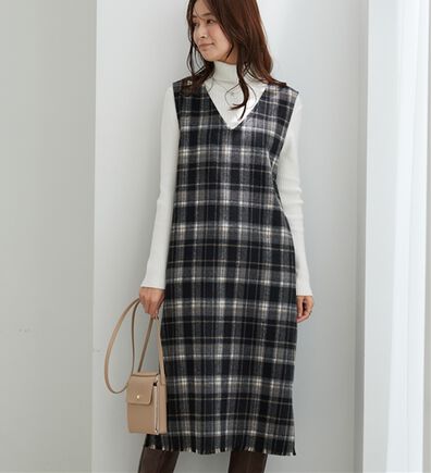 BELLUNA（ベルーナ）の「ポケット付！ふんわり起毛素材ジャンパースカート（ジャンパースカート）」